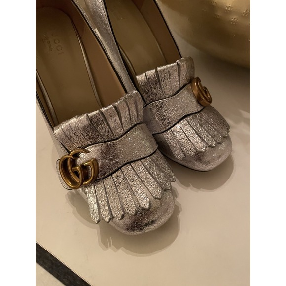Gucci Silver Foil Leather GG Marmont Fringe Detail Block Heel Size 39, 4" Heel - Picture 2 of 8